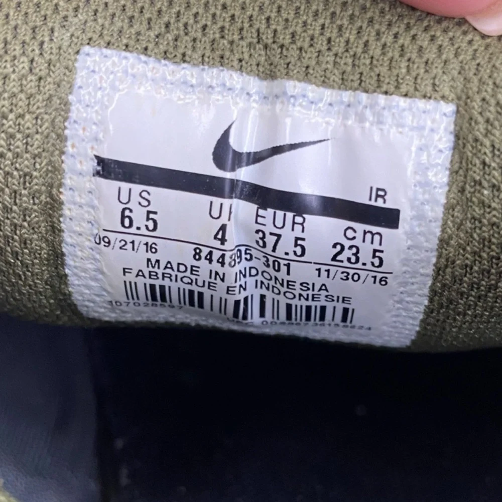 Nike Air Max Army Green Women’s Shoes Size 6.5 - Picture 5 of 5